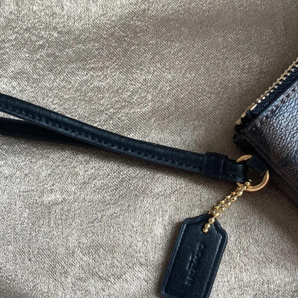 NWT Authentic Coach double zipper wristlet - Picture 2 of 8